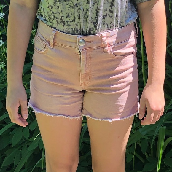 Super cute American eagle pink denim shorts - Picture 7 of 7